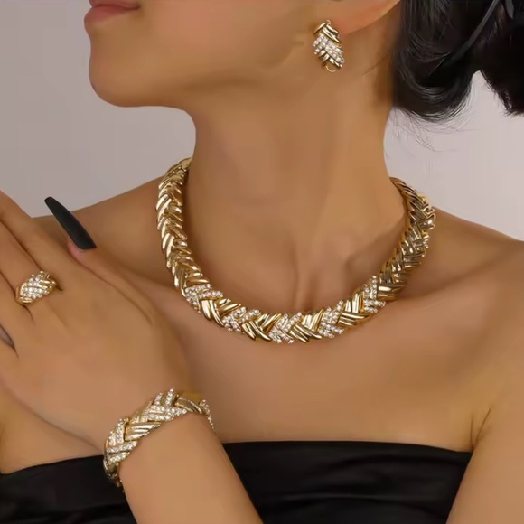 None Jewelry - Elegant Gold and Silver Jewelry Set